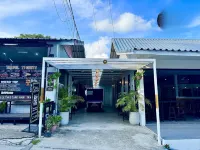 Eclipse Hostel and Bar