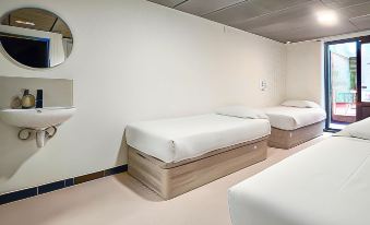 Ideal Youth Hostel