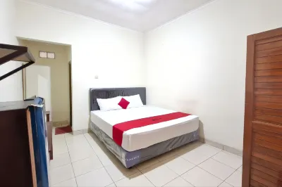 Reddoorz at Griya Kampar Madiun Hotels near Stasiun Data Madiun