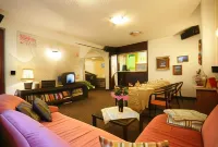 Halvat Guesthouse فنادق في ستاري غراد