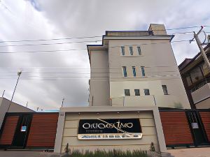 Oakspring Hotel and Luxury Suites