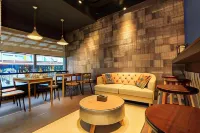 Book 5 Hotels in Dongshan Township
