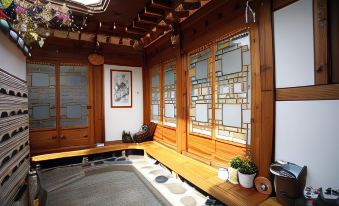 2. 인우 한옥 게스..