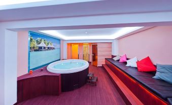 4 Rooms Hotel