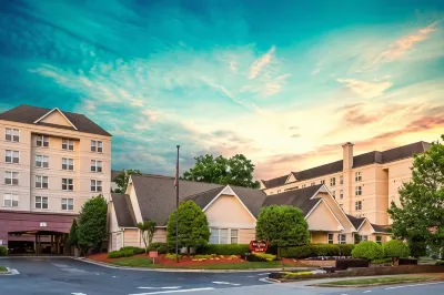 Residence Inn Atlanta Buckhead/Lenox Park Hotel dekat Publix Super Market at Oglethorpe Crossing