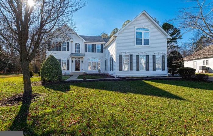 Great house that is close to the beach and really close to golf