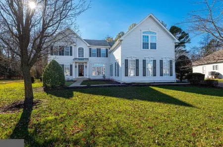 Great house that is close to the beach and really close to golf