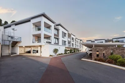 Lakeview Suites