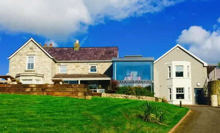 The Gateway Lodge
