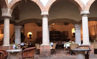Hotel Los Arcos