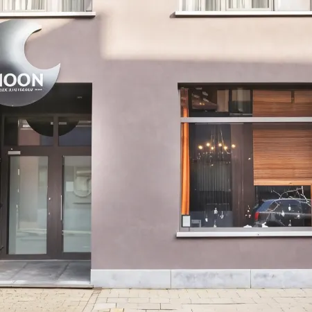 Hotel Moon