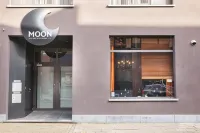 Hotel Moon