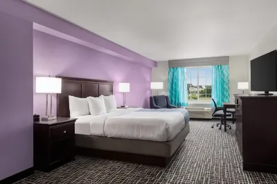 La Quinta Inn & Suites by Wyndham Cookeville Hotels near HomeGoods