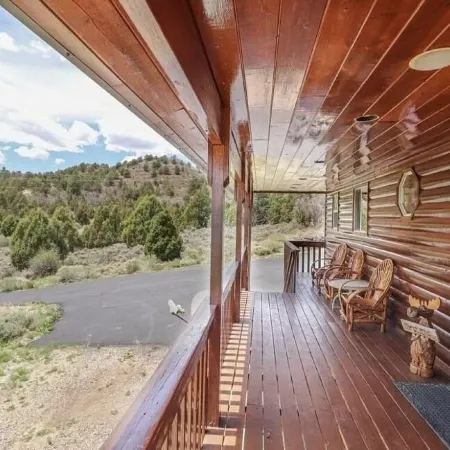 Private Luxury Cabin on 5 Acres, 4Bd 2.5ba Perfect Base Camp to N. Parks!