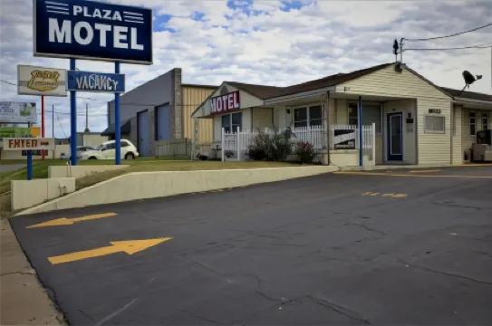 Plaza Motel