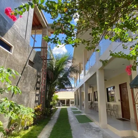Harman Suites Moalboal Отели в г. Моолбол