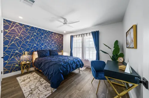 Private Gated Backyard with Fire Pit and Stylish Kitchen - Elegant Retreat Hotels in Center Point