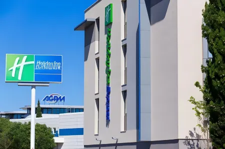 Holiday Inn Express Toulon - Est Отели рядом с достопримечательностью «Университет Тулон»