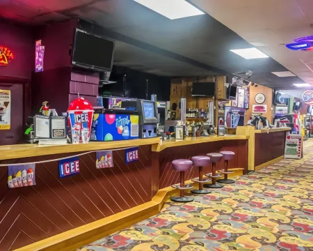 Cedar Stables Inn & Suites