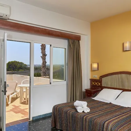 Hostal Illes Pitiüses