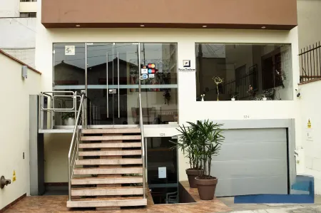 米拉弗洛雷斯中庭飯店