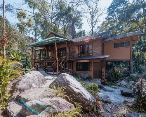 Tharnthong Lodge Hotels in Mae On