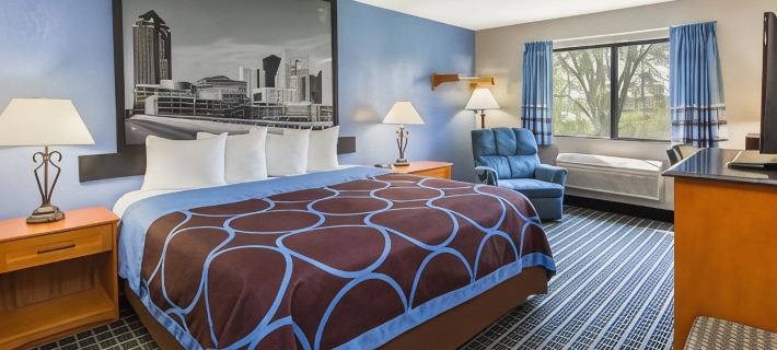 Super 8 by Wyndham Iowa City/Coralville Hotels in Johnson County