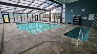 Ramada Plaza by Wyndham Nags Head Oceanfront - piscina