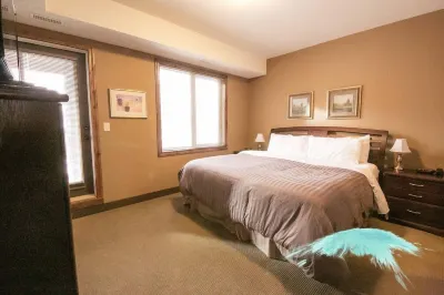 Beautifully appointed 4 bedroom condo in Radium, BC