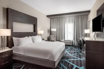 Holiday Inn Express & Suites Charlotte Airport