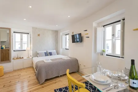 Alfama Loft Studio Loft Apartment w/ River View - by LU Holidays