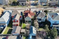 Beautiful historic home close to Louisville - Sleeps 12!
