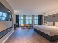 Boutique Hotel Corona Hotels near Prison Gate