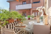 Graziella, Luxury Apartment 2 Bedrooms, Terrace and Private Parking Downtown Lucca