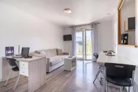 Séjours & Affaires Annecy le Pont Neuf Hotel a Cran-Gevrier