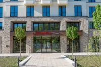 希爾頓歡朋飯店波茨坦巴伯斯貝格 Beate Huth Exklusive Strümpfe  Wäsche附近的飯店