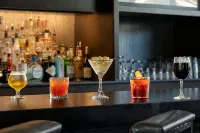 波士頓沃爾瑟姆萬楓酒店及套房 - 酒吧