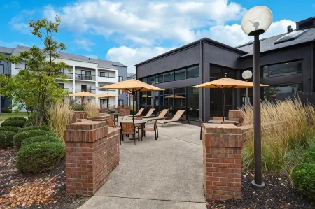 Courtyard Columbus Dublin Отели рядом с достопримечательностью «Dublin Presbyterian Church»