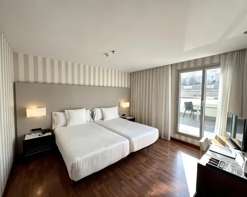 Zenit Barcelona Hotels near FGC - Muntaner