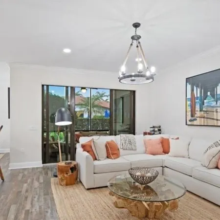 A resort property with plenty of amenities and close to downtown Naples