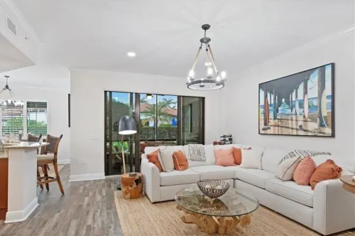 A resort property with plenty of amenities and close to downtown Naples