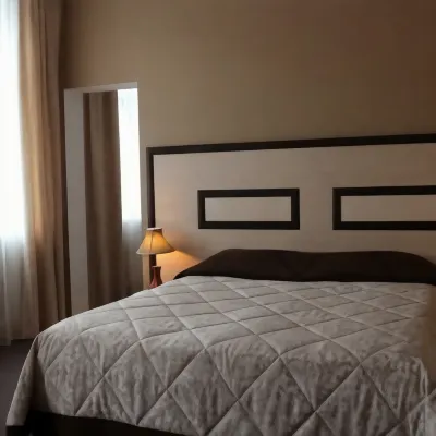 Hotel Korolevskiy Dvor - ที่มีบาร์