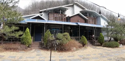 Gimcheon Wind Jaeduri Pension Hotels near Daesaam