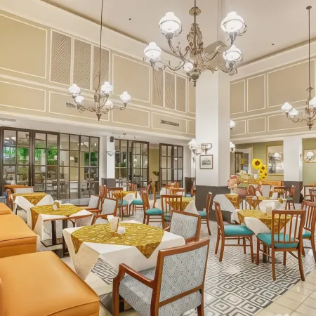 Hotel des Indes Menteng Отели рядом с достопримечательностью «Посольство Египта»