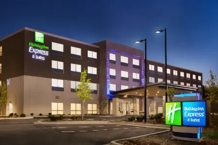 Holiday Inn Express & Suites Salisbury