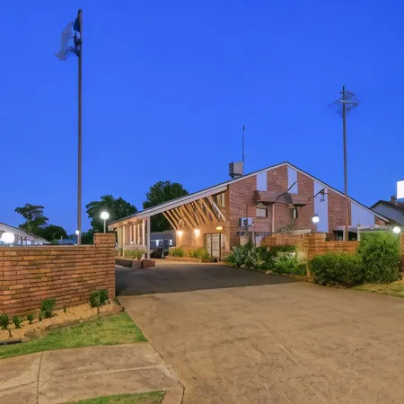 All Travellers Motor Inn