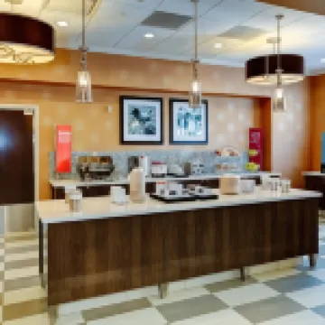 햄프턴 인 & 스위트 콜럼버스 MS