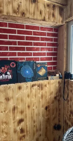 Cabin in the forest, near to ski lift, provide breakfast and dinner Отели рядом с достопримечательностью «Mestia»