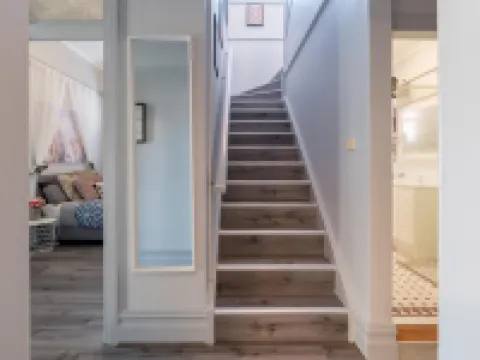 Comfy Private Rooms in Burwood–Walking Distance to Transport & Close to Chinatown–Shared Bathroom 寶活酒店