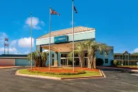 Clarion Inn & Suites - parking